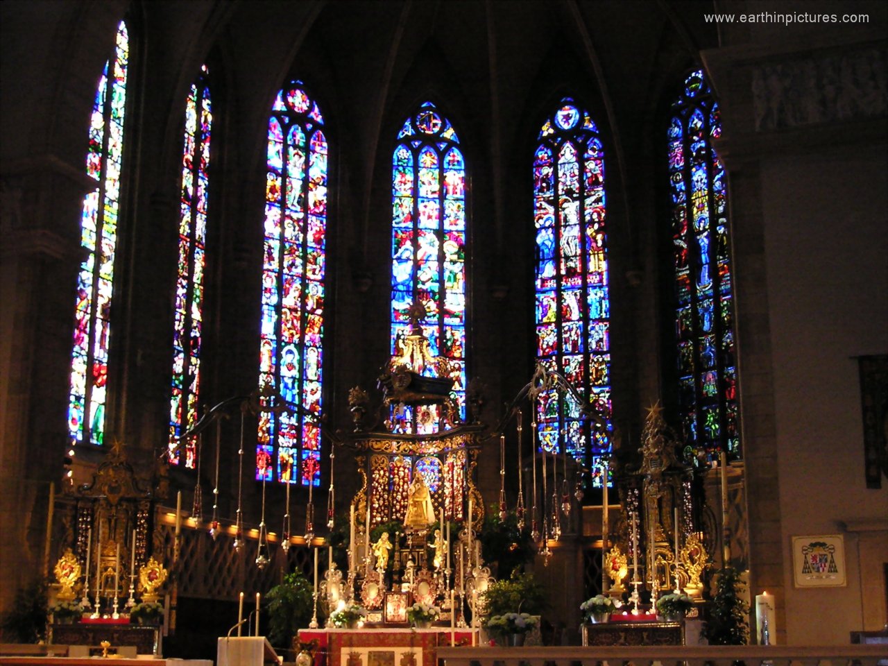 Description: http://www.earthinpictures.com/world/luxembourg/luxembourg_city/glass_stained_windows_and_the_main_altar_in_the_cathedral_notre_dame_1280x960.jpg